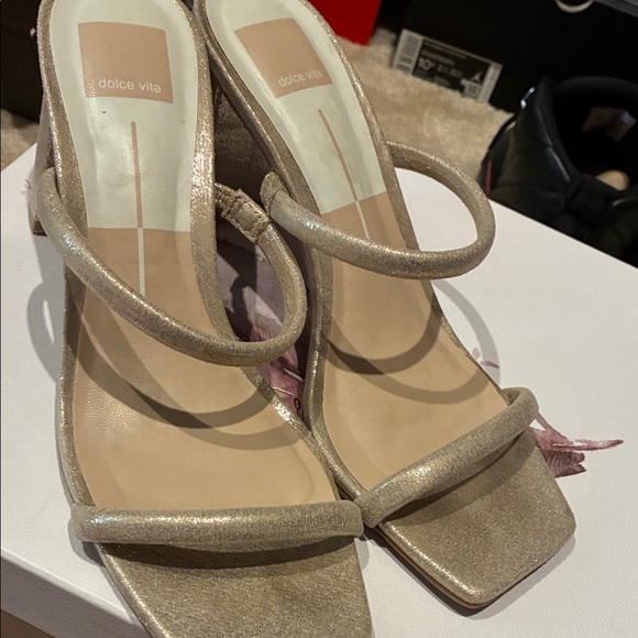 Dolce Vita Metallic Gold Block Heels 8w, boho, vacation,prom - Picture 2 of 4